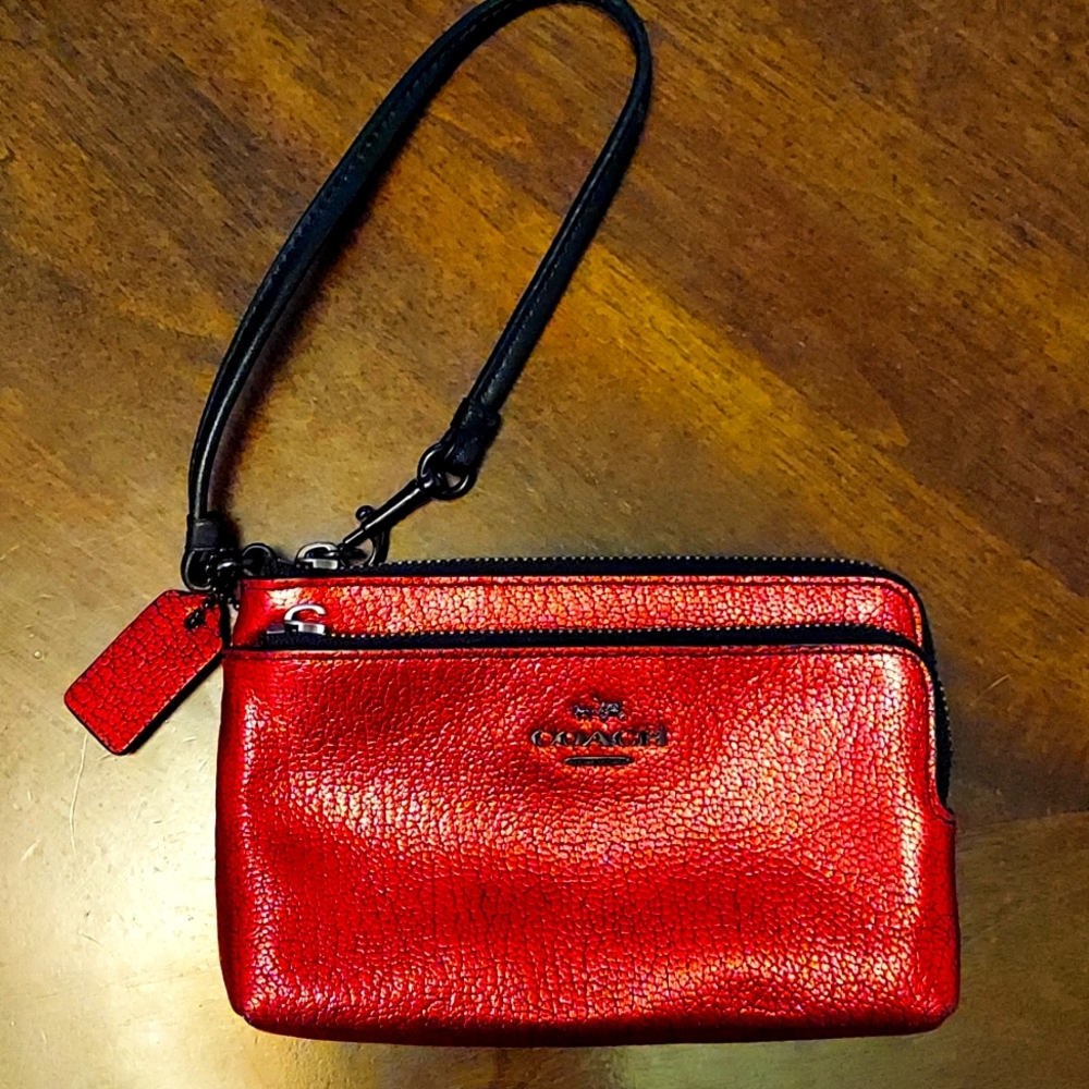Red crackle wristlet